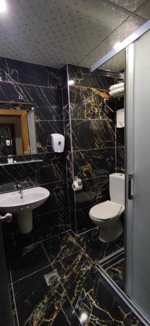 Shower, free toiletries, hair dryer, slippers - Rabis Otel (Sanliurfa)