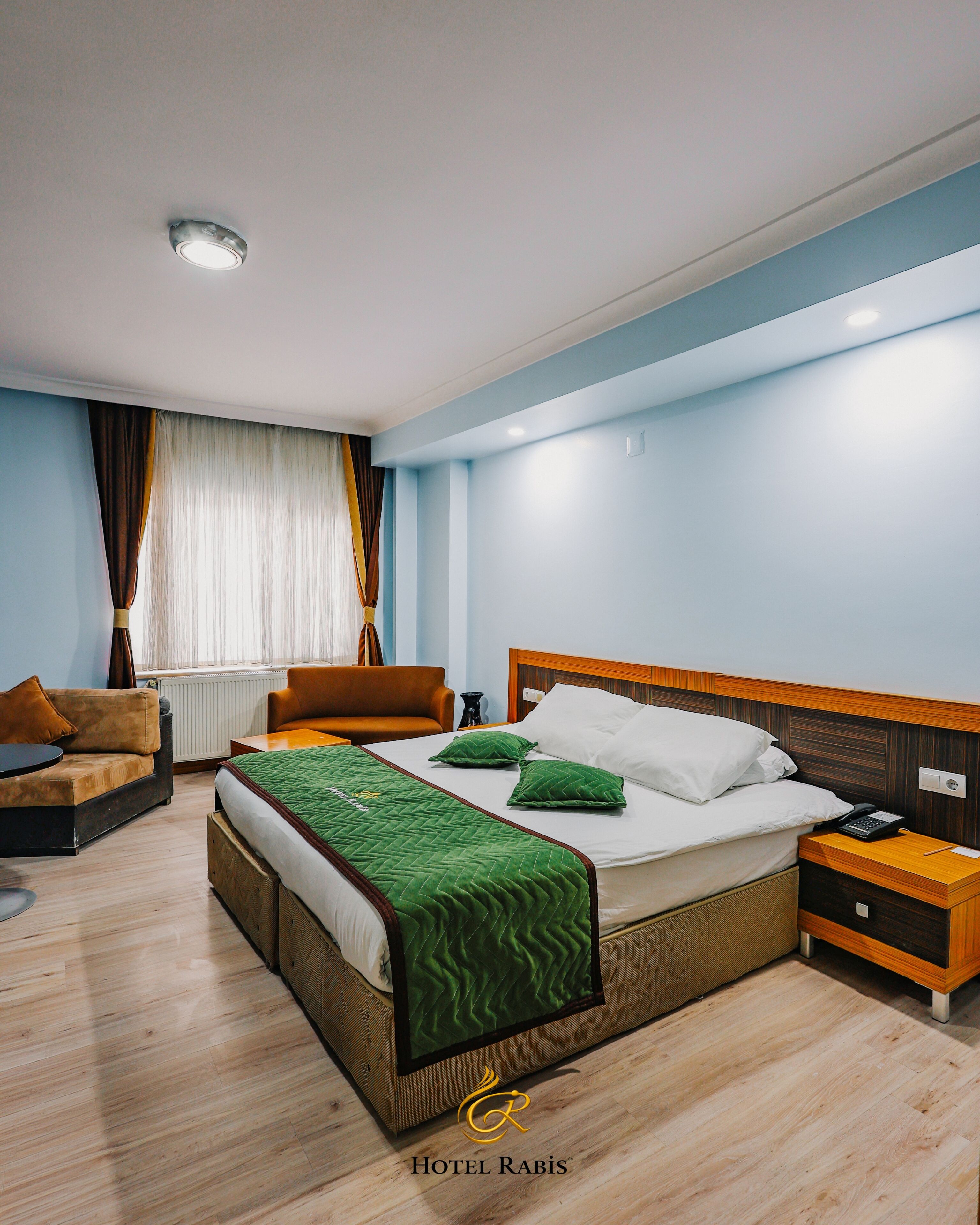 Hypo-allergenic bedding, minibar, laptop workspace, soundproofing