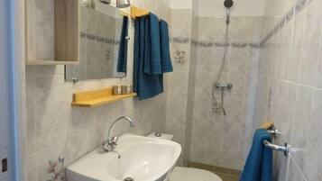 Chambre Double Confort, salle de bains privée (3 Stevenson) | Salle de bain