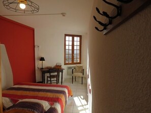 Chambre Double Confort, salle de bains privée, vue montagne (6 LE MOULIN)