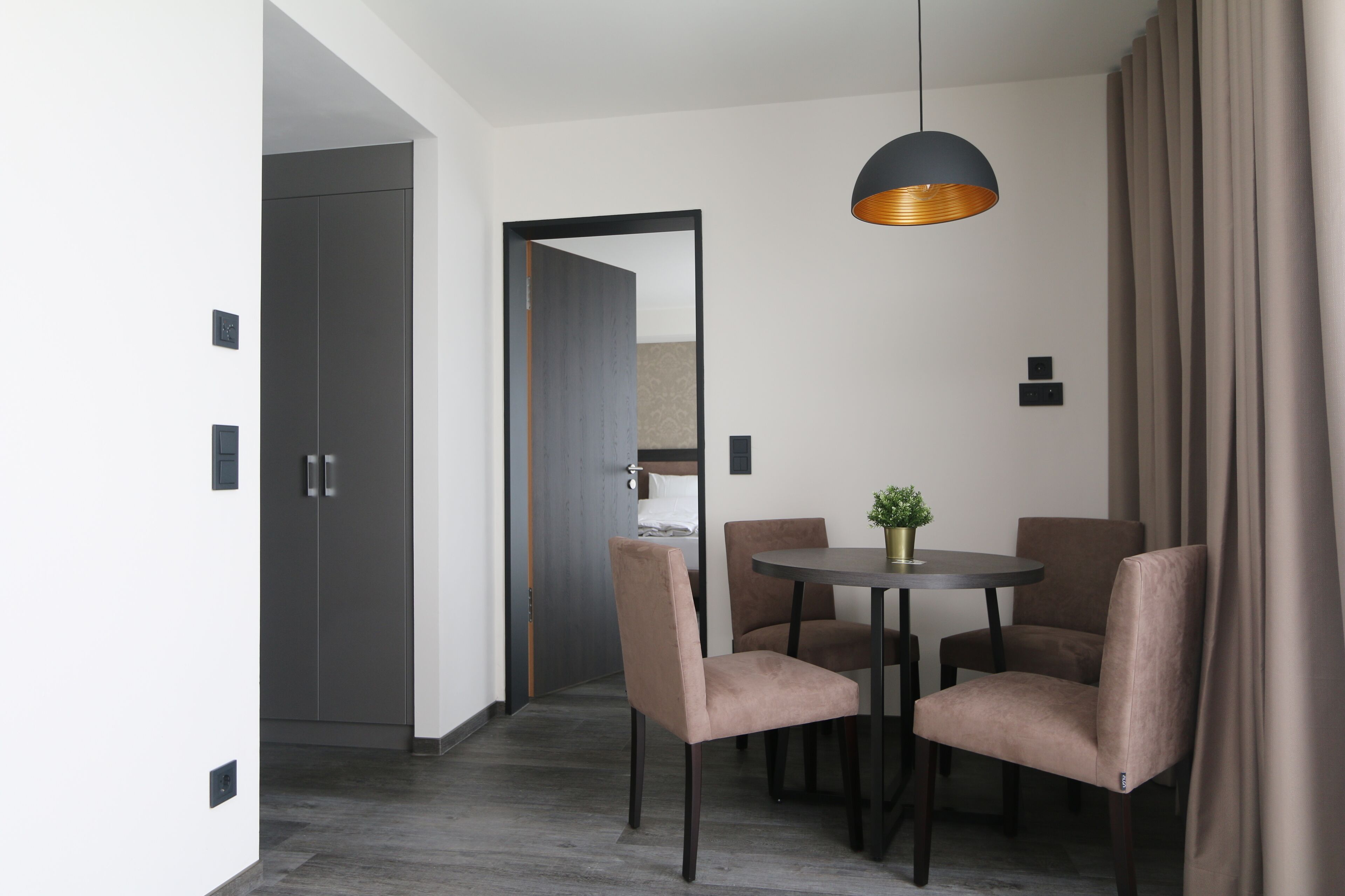 suite | 1 bedroom, in-room safe, desk, soundproofing