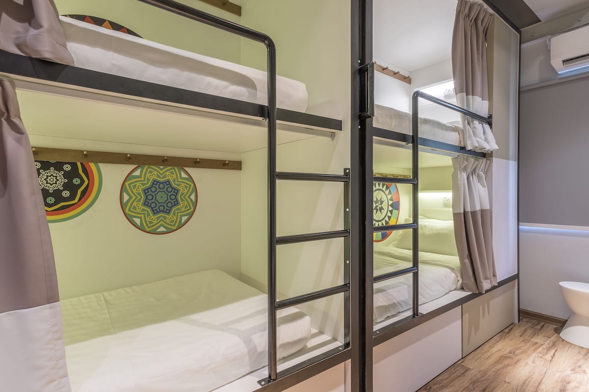 8 habitaciones, insonorización y tabla de planchar con plancha
