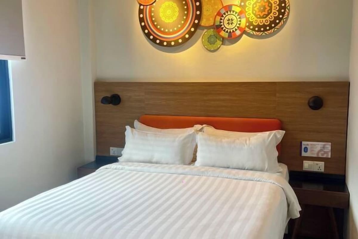 8 bedrooms, soundproofing, iron/ironing board (on request), WiFi (free)