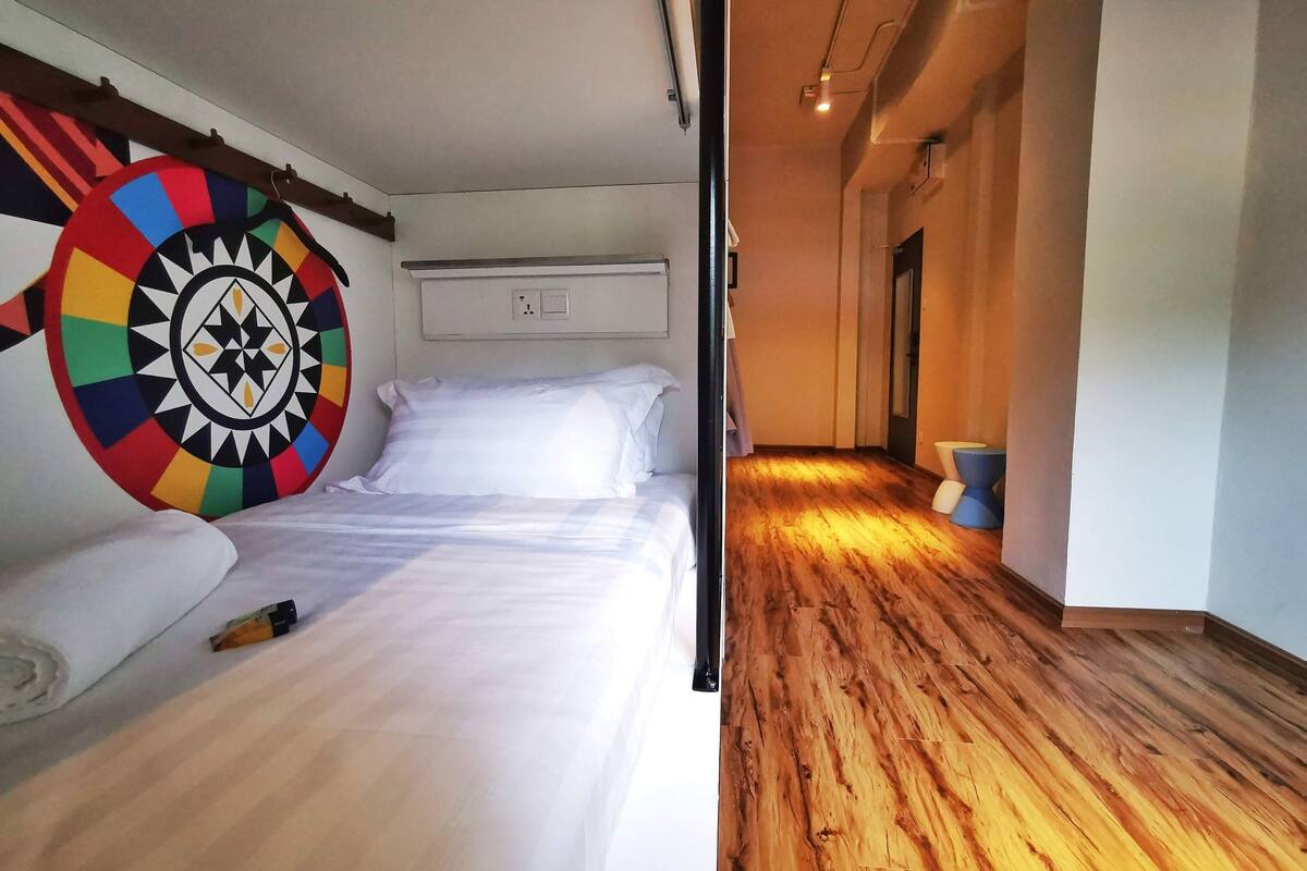 8 bedrooms, soundproofing, iron/ironing board (on request), WiFi (free)