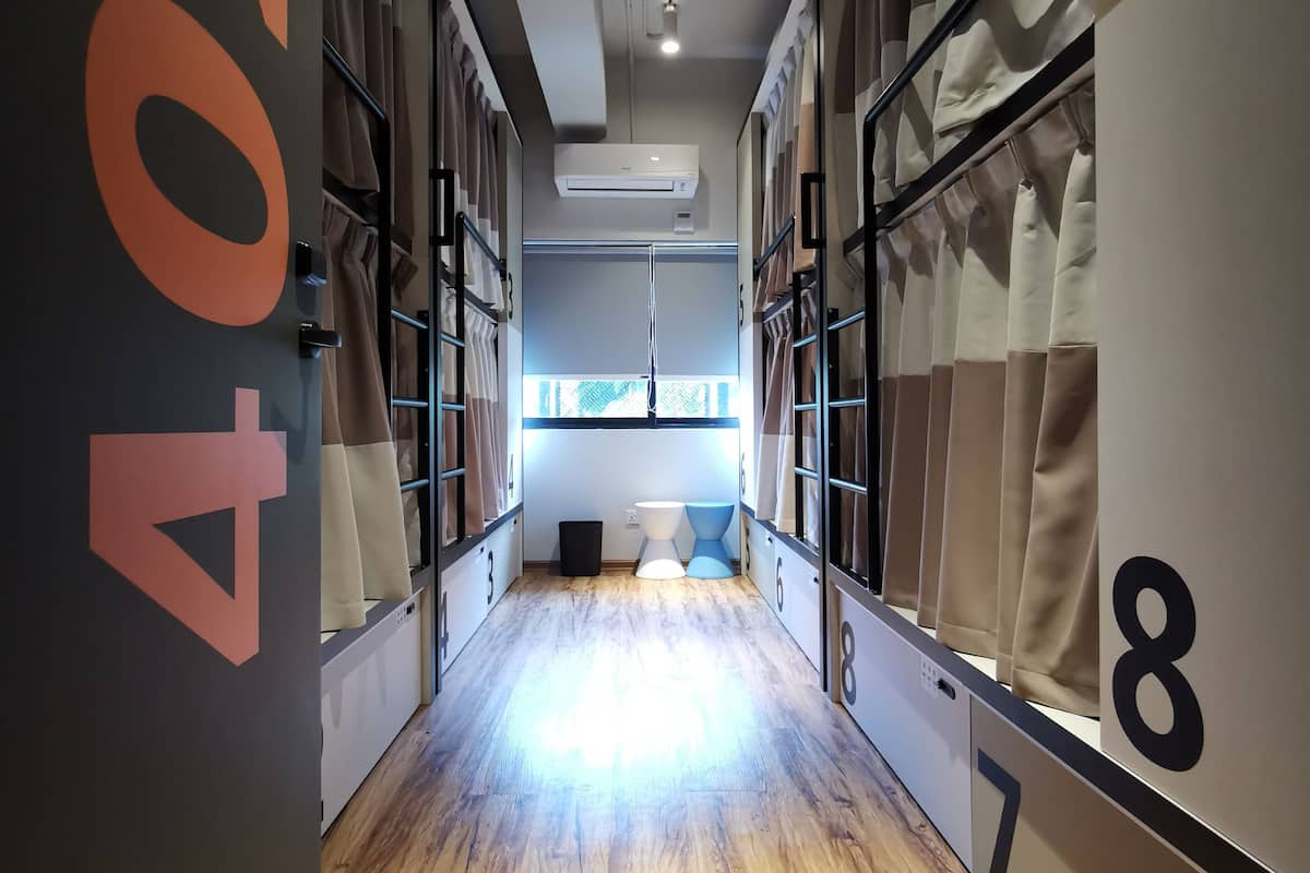 Dormitorio compartido, dormitorio mixto (1 bed in 8 Beds) | 8 habitaciones, insonorización y tabla de planchar con plancha