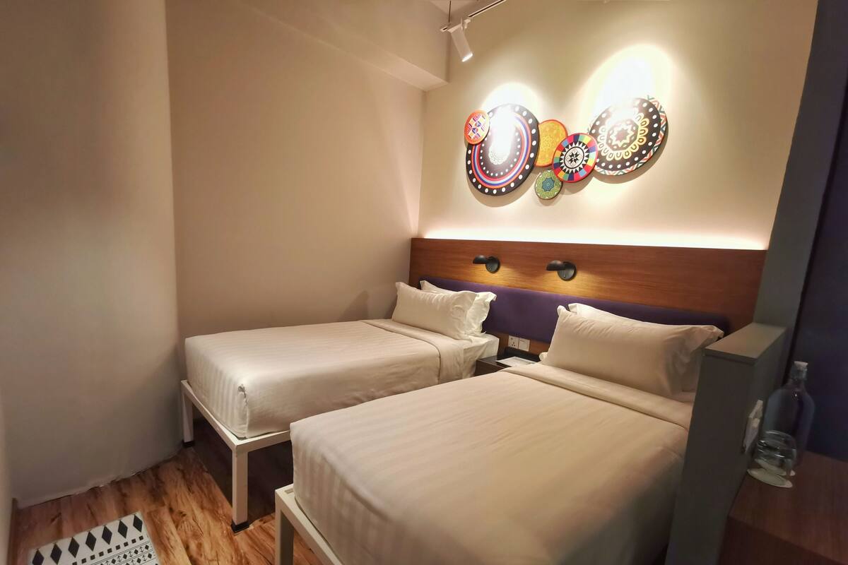 8 bedrooms, soundproofing, iron/ironing board (on request), WiFi (free)