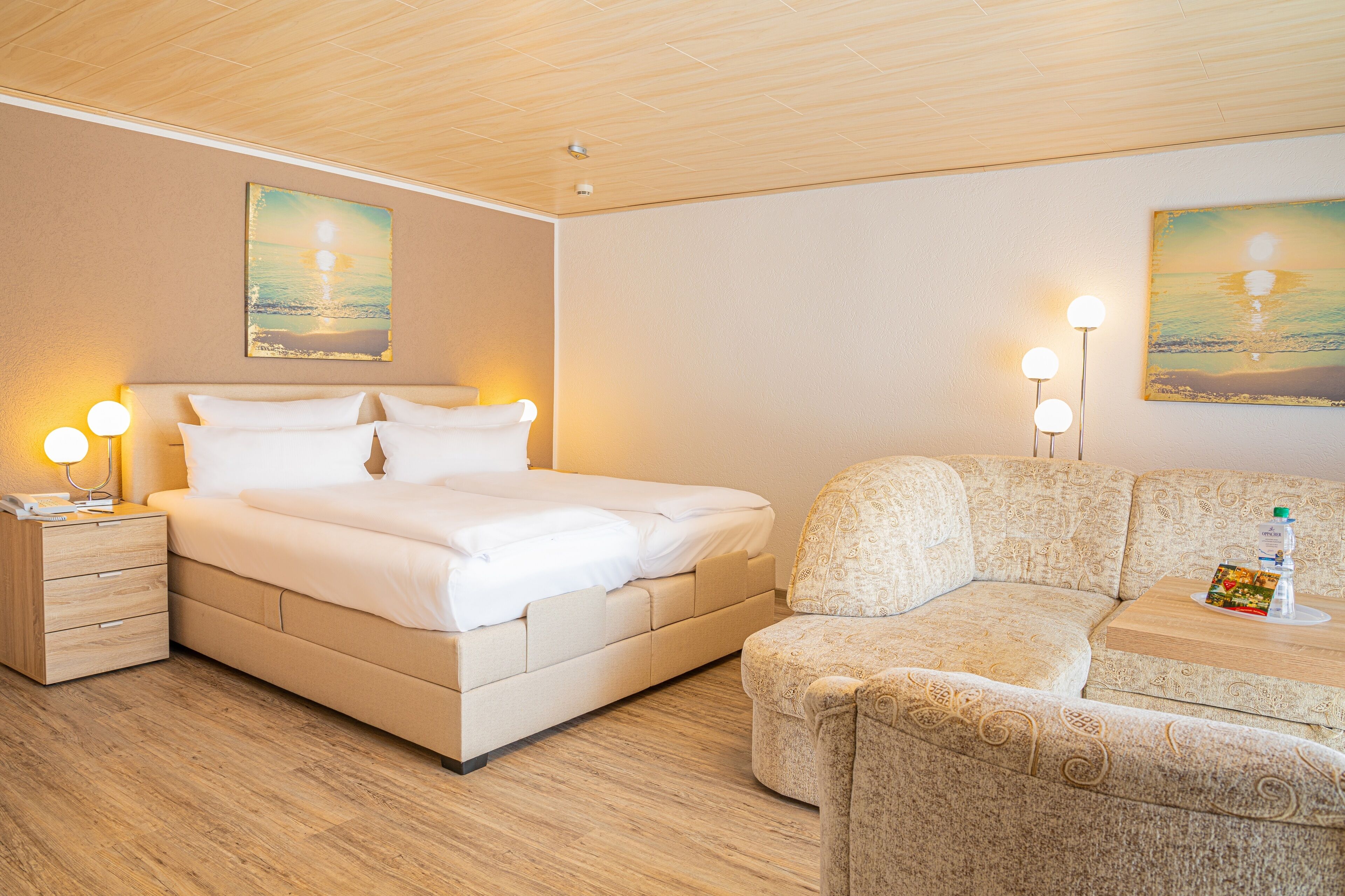 コンフォート ダブルルーム | セーフティボックス (室内)、客室ごとに異なる装飾、客室ごとに異なるインテリア、アイロン / アイロン台