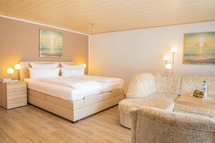 Comfort Double Room | In-room safe, individually decorated, individually furnished