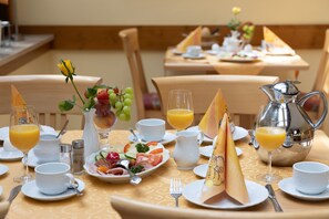 Free daily buffet breakfast  - Hotel Elbpromenade (Bad Schandau)