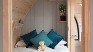 Superior Cabin, 1 Double Bed, Ensuite, Mountain View | Free WiFi, bed sheets
