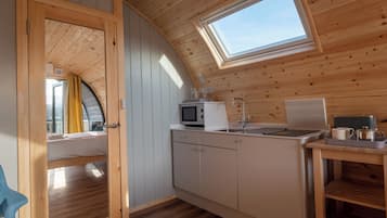Superior Cabin, 1 Double Bed, Ensuite, Mountain View | Private kitchen | Fridge, microwave, electric kettle