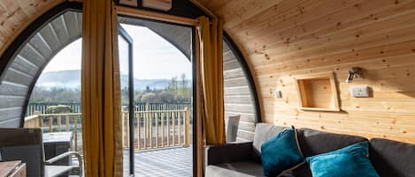 Superior Cabin, 1 Double Bed with Sofa bed, Ensuite, Mountain View | Living area