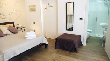 Bureau, Wi-Fi gratuit, draps fournis