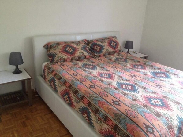 Chambre Double ou avec lits jumeaux (Private External Bathroom) | Bureau, Wi-Fi gratuit, draps fournis