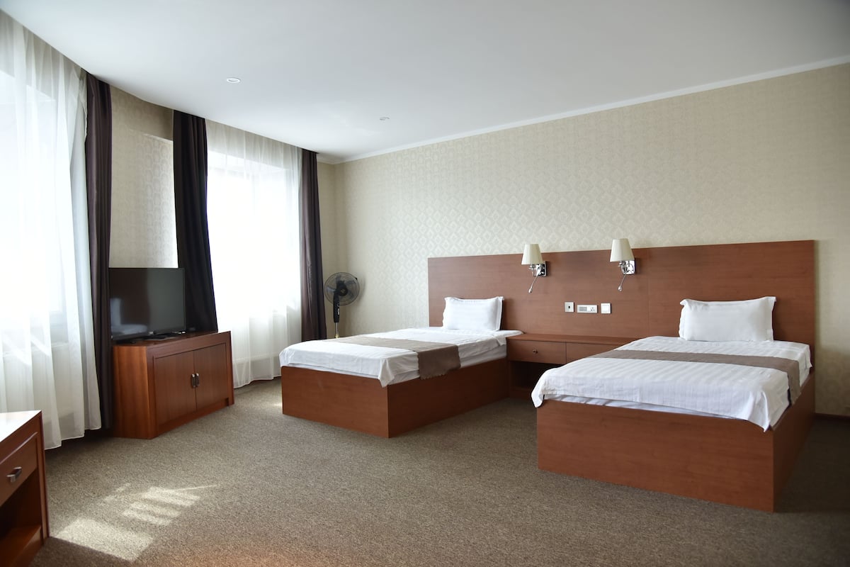 Quarto duplo superior | Roupas de cama premium, escrivaninha, Wi-Fi de cortesia, roupa de cama