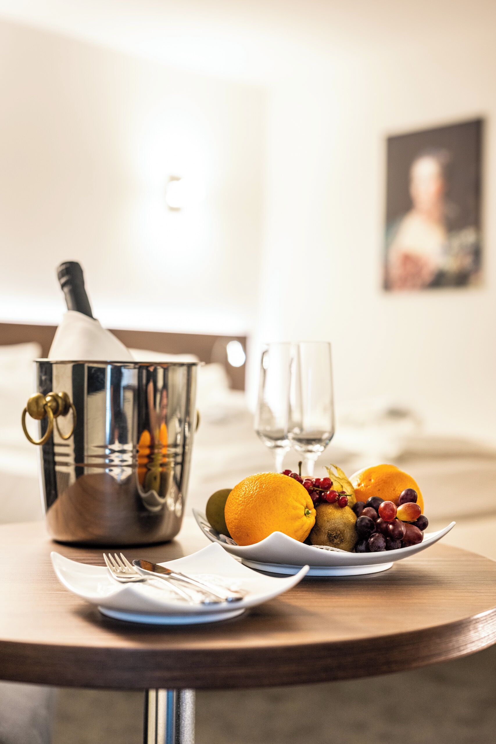 Hypo-allergenic bedding, minibar, desk, laptop workspace