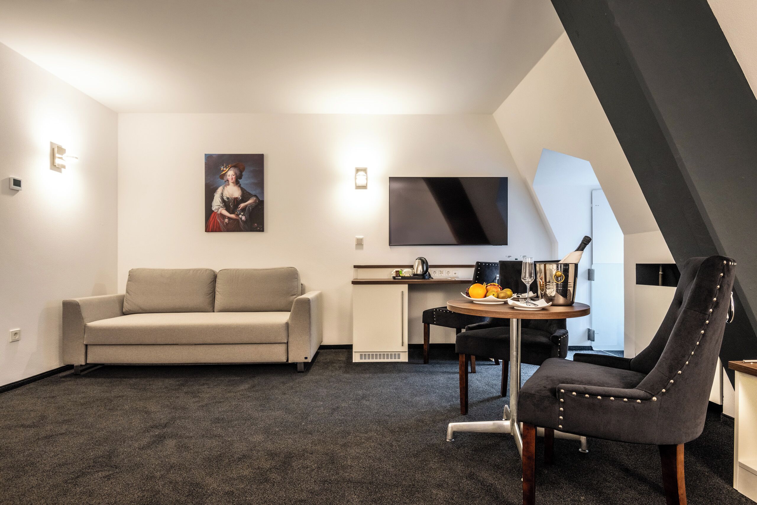 Allergivenligt sengetøj, minibar, skrivebord