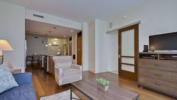 Condo, 2 Bedrooms, Accessible, City View (1525) | Living area