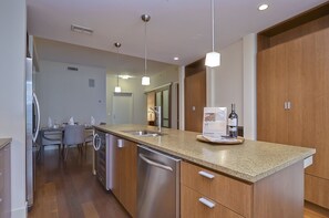 Lejlighed - 2 soveværelser - handicapvenligt - byudsigt (1525) | Privat køkken