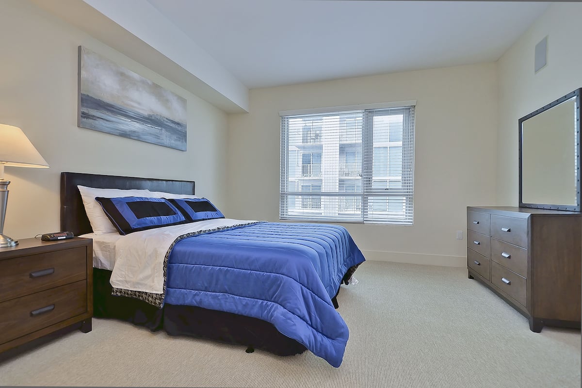 2 bedrooms, individually decorated, individually furnished