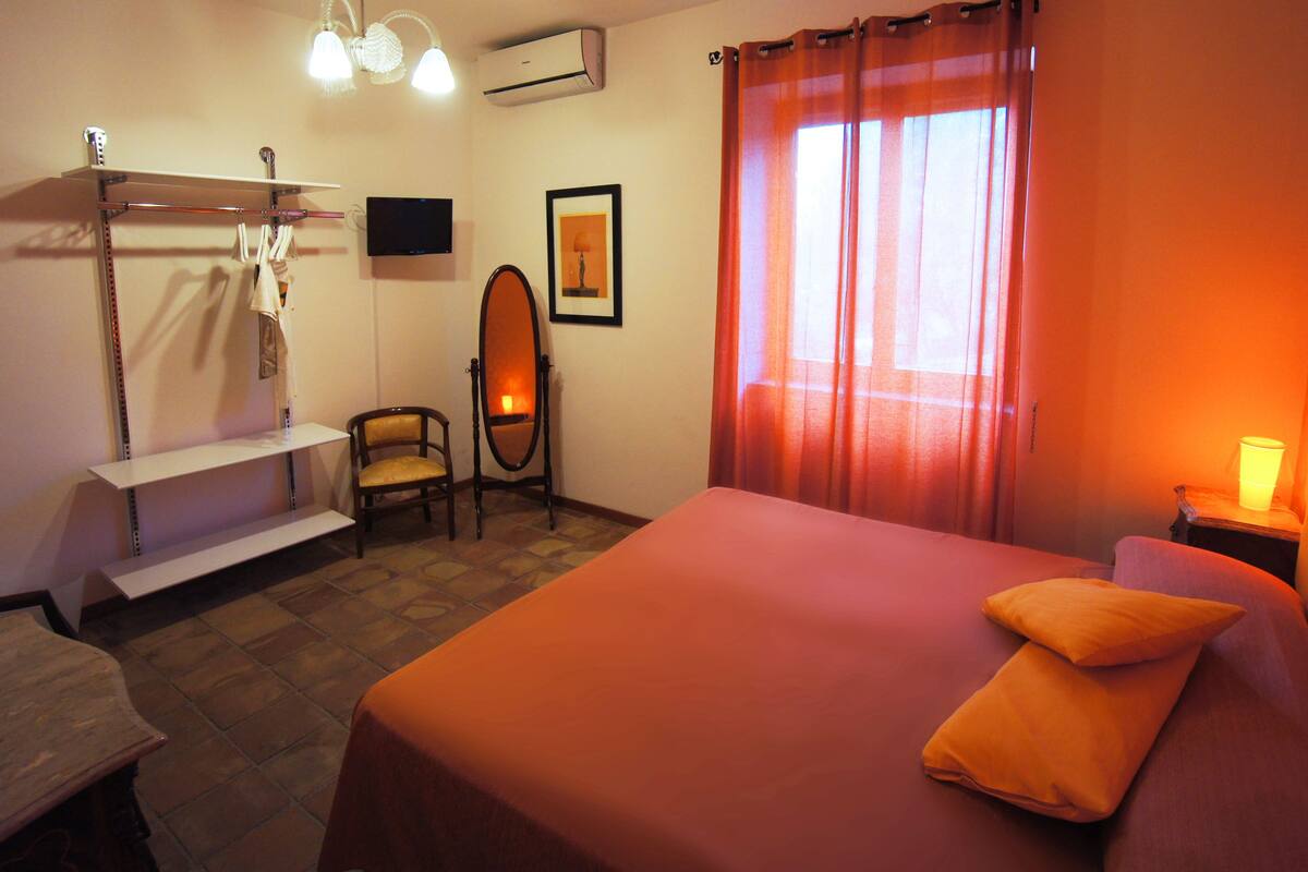 Rollaway beds, free WiFi, bed sheets