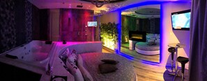 Deluxe-Suite, Whirlpool | Hochwertige Bettwaren, Daunenbettdecken