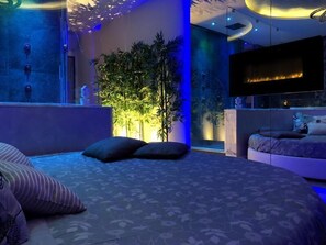 Deluxe-Suite, Whirlpool | Hochwertige Bettwaren, Daunenbettdecken