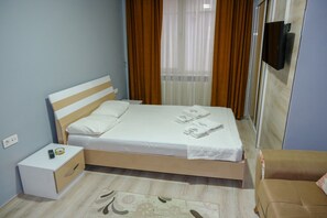 2 slaapkamers, een kluis op de kamer, een bureau
