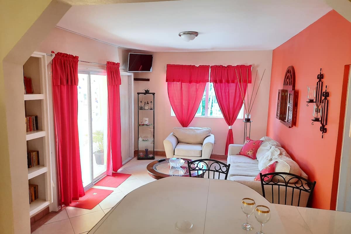 Honeymoon Studio Suite | Living area