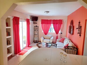 蜜月開放式套房 | 客廳