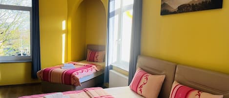Rideaux occultants, chambres insonorisées, Wi-Fi gratuit, draps fournis