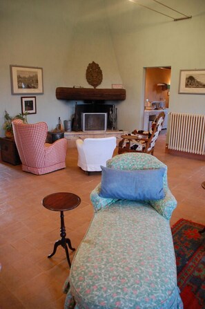 Villa, 4 Bedrooms | Living area | Flat-screen TV, DVD player - Verdidea - Bagnoletto (Orte)