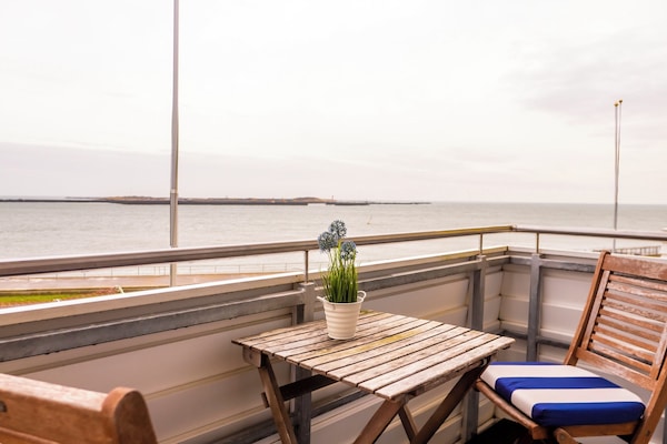 Dubbelrum - balkong - havsutsikt | Skrivbord, arbetsyta för laptop, gratis wi-fi och sängkläder