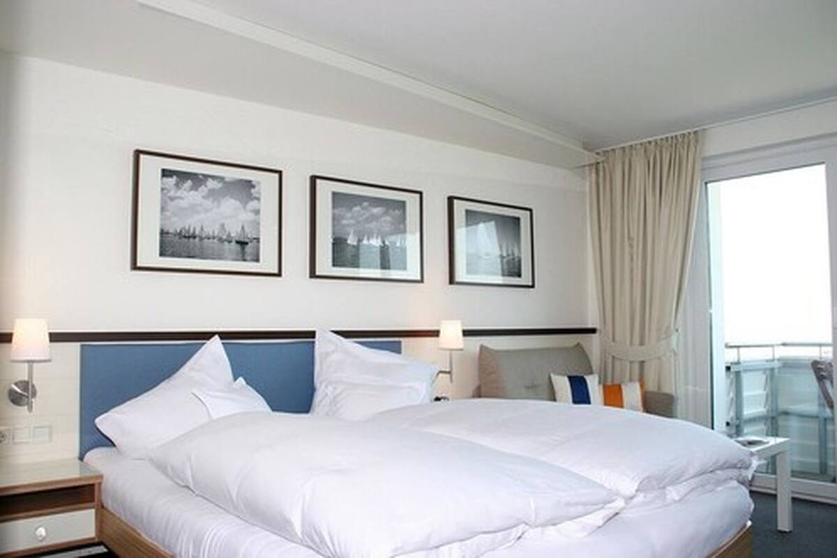 desk, laptop workspace, free wifi, bed sheets