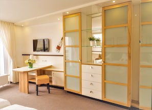 Chambre Double, balcon, vue mer | Coin séjour