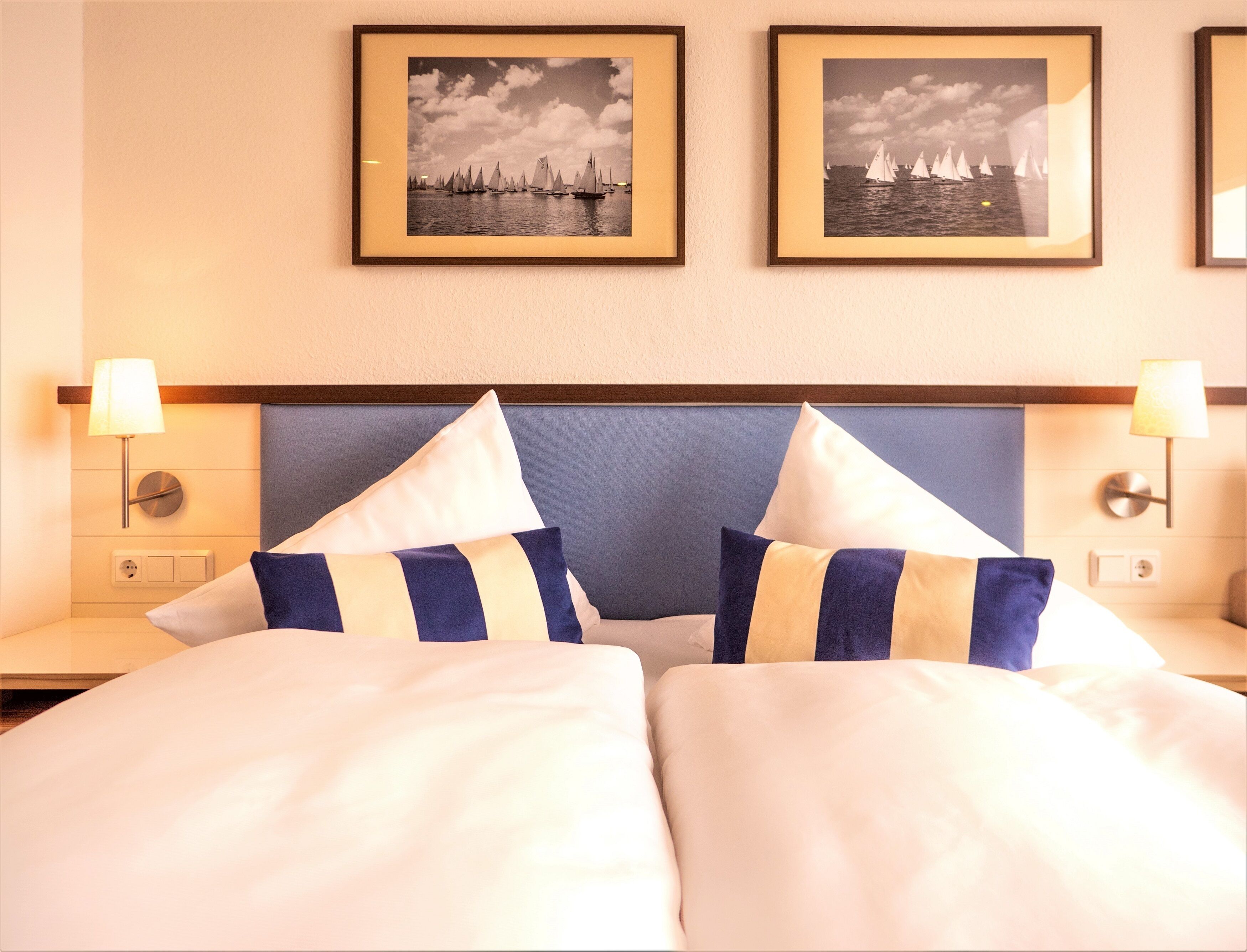 โต๊ะทำงาน, พื้นที่ทำงานแบบใช้แล็ปท็อป, Wi-Fi ฟรี, ผ้าปูที่นอน