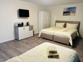 家庭房 | 遮光窗帘、隔音、免费 WiFi、床单
