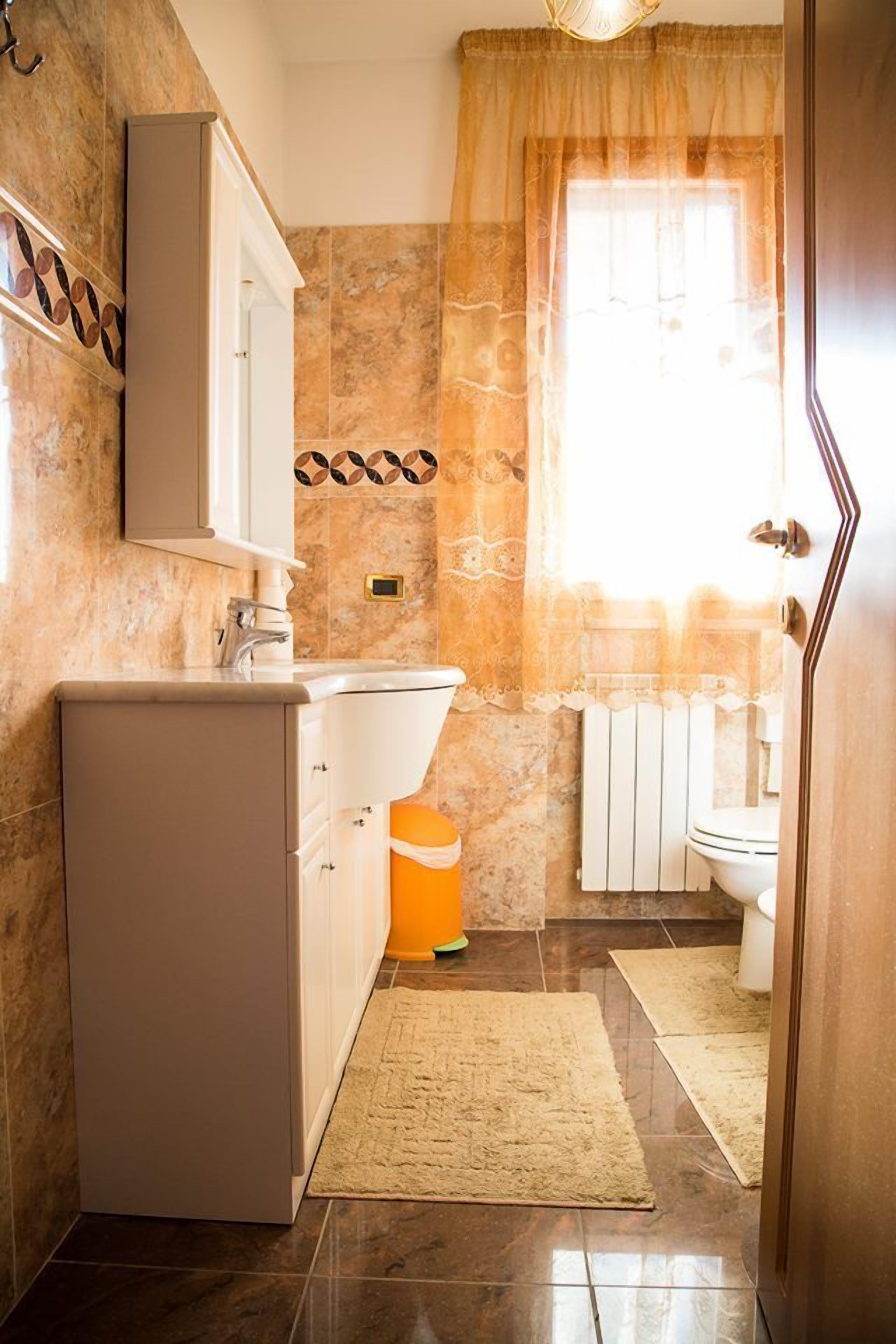 Free toiletries, bidet, towels