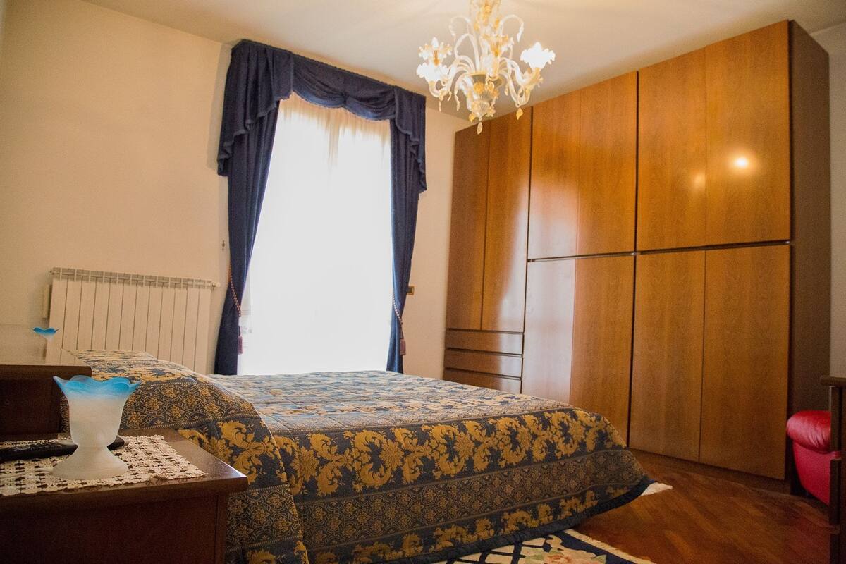 Deluxe-Zimmer, eigenes Bad | Schallisolierte Zimmer, Bügeleisen/Bügelbrett, kostenloses WLAN