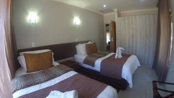 Romantic Chalet | 2 bedrooms, premium bedding, in-room safe, iron/ironing board