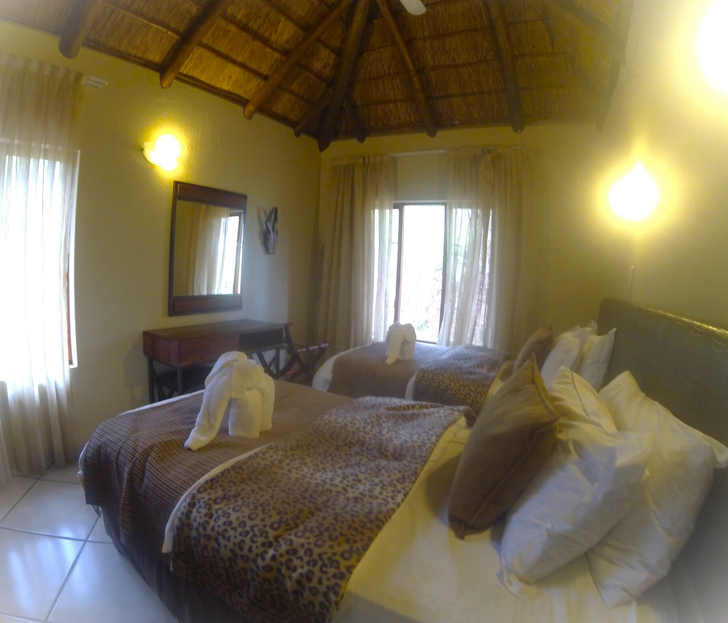 2 Schlafzimmer, hochwertige Bettwaren, Zimmersafe, Bügeleisen/Bügelbrett