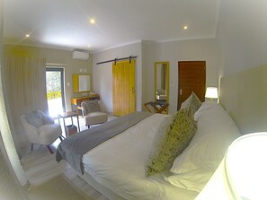 Nhà gỗ Executive, sân hiên, quang cảnh công viên | 2 phòng ngủ, bộ đồ giường cao cấp, két bảo mật tại phòng