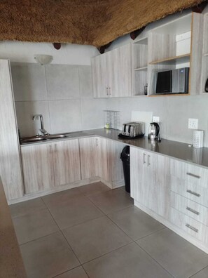 Chalé família | Cozinha privada | Cadeirão de bebê