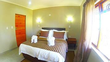 Basic Bungalow | 2 bedrooms, premium bedding, in-room safe, iron/ironing board