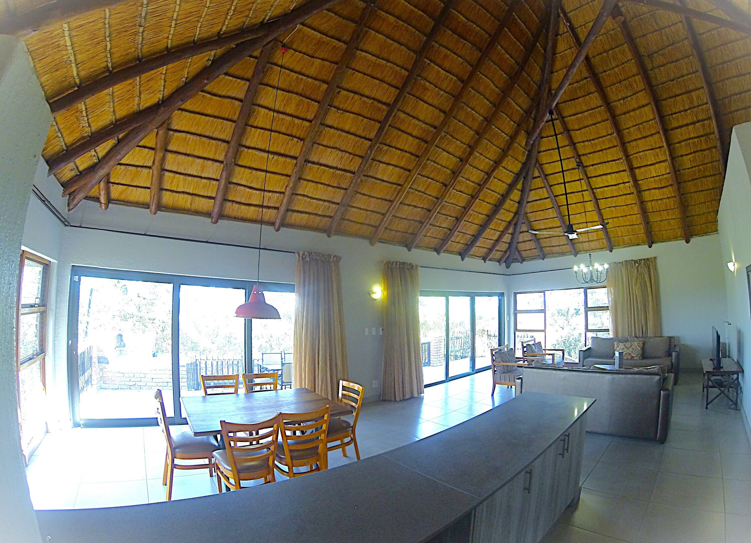Basic Bungalow | Private kitchen | Highchair