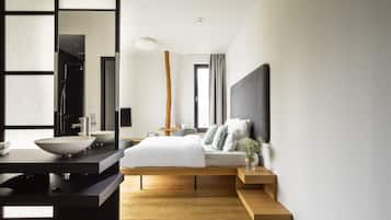 Large Studio with Kitchenette | 1 bedroom, premium bedding, in-room safe, individually decorated