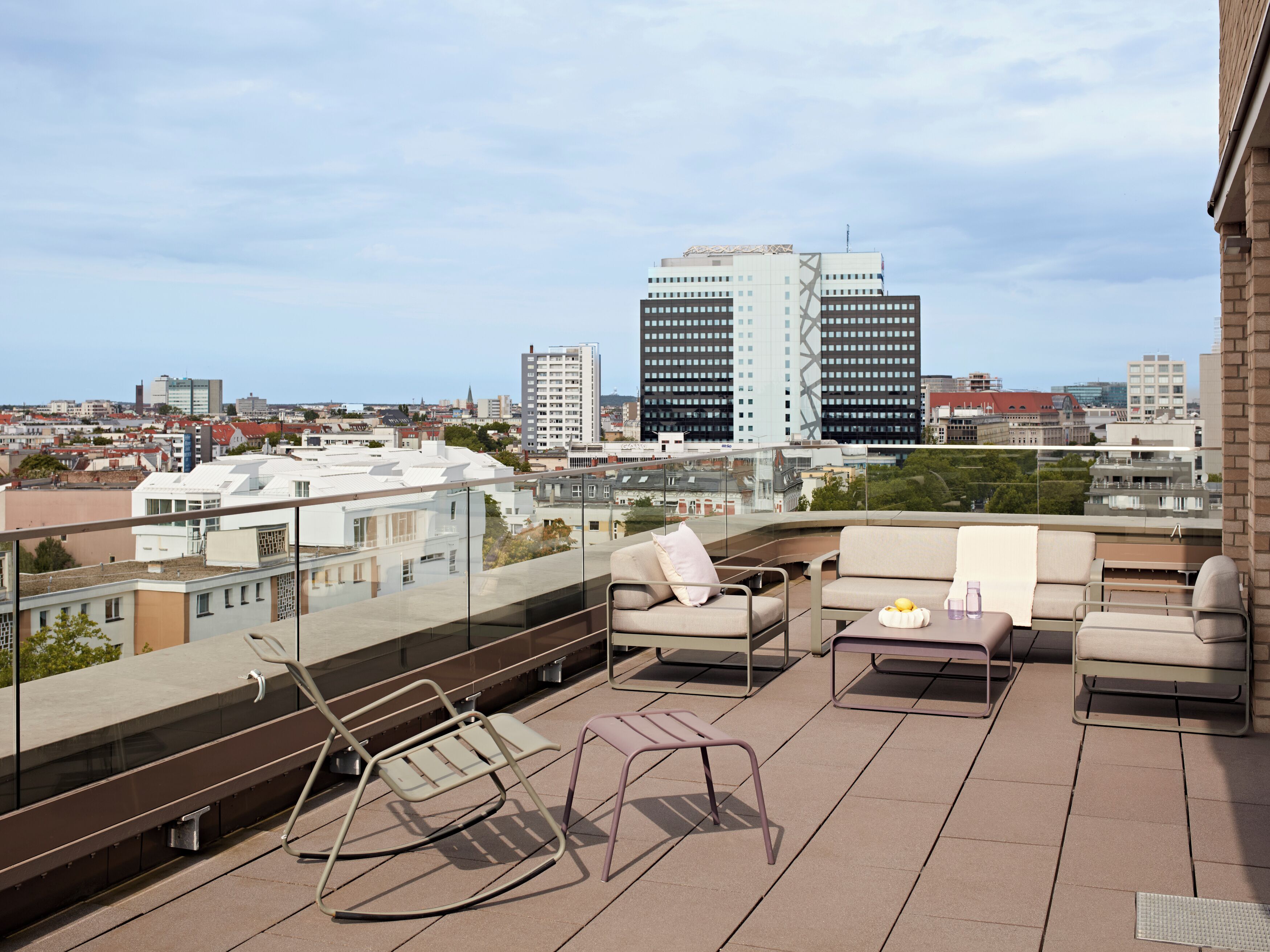 Large 1 Bedroom Apartment with Terrace | Terrace/patio