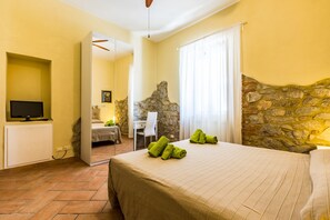 Double Room, Shared Bathroom | In-room safe, desk, free WiFi, bed sheets - Da Milena (Orbetello)