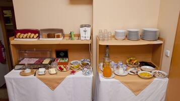 Free daily buffet breakfast