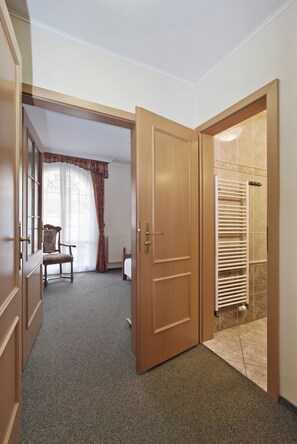 Classic Double Room | In-room safe, free WiFi, bed sheets - Pension Villa Rosa (Karlovy Vary)